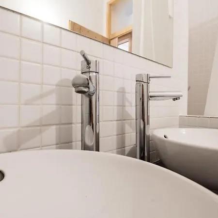 Navegantes #2 - Xix Century Building Apartment Lisbon